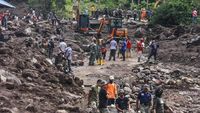 Melihat Pencarian Korban Banjir Bandang di Kelurahan Rua Ternate