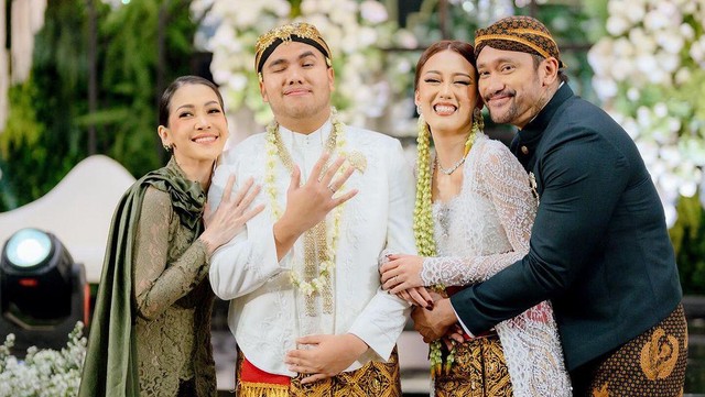 Update Informasi Selebriti InsertLive : Bahagianya Tora Sudiro Sambut Kelahiran Cucu Pertama