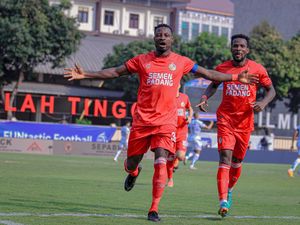 Semen Padang Vs PSM Makassar: Juku Eja Tertinggal 0-1 Lewat Gol Gala Pagamo Semen Padang Vs PSM Makassar: Juku Eja Tertinggal 0-1 Lewat Gol Gala Pagamo