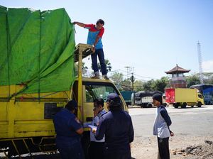 1.562 Truk Terjaring Razia di Gilimanuk gegara Kelebihan Muatan 1.562 Truk Terjaring Razia di Gilimanuk gegara Kelebihan Muatan