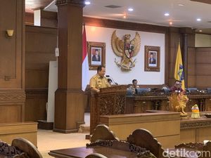 Mahendra Setuju Beri Insentif ke Instansi yang Bantu Pungut Retribusi Wisman Mahendra Setuju Beri Insentif ke Instansi yang Bantu Pungut Retribusi Wisman