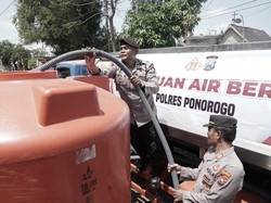 Desa di Ponorogo yang Terdampak Kekeringan Dikirim Air Bersih