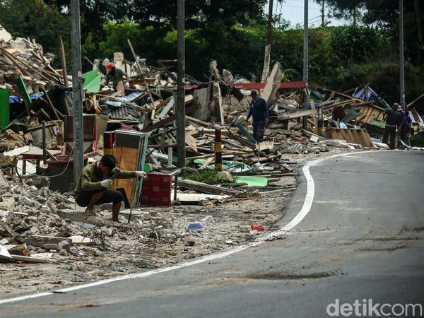 Penampakan Lapak PKL Puncak Rata dengan Tanah Usai Ditertibkan