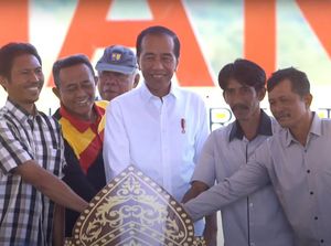 Jokowi Sebut Air SPAM Bandar Lampung Lebih Bersih dari Air Kemasan Jokowi Sebut Air SPAM Bandar Lampung Lebih Bersih dari Air Kemasan