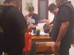 Deportasi Dua WN Rusia Terlibat Prostitusi di Bali Terkendala Biaya Tiket Deportasi Dua WN Rusia Terlibat Prostitusi di Bali Terkendala Biaya Tiket