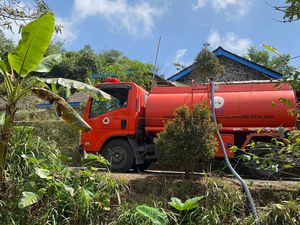 Musim Kemarau, BPBD Klaten Telah Salurkan 2,2 Juta Liter Air Bersih Musim Kemarau, BPBD Klaten Telah Salurkan 2,2 Juta Liter Air Bersih