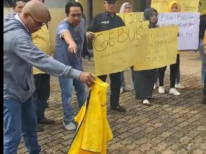 Golkar Sebut Kader Demo Soal Budi Tak Dapat Rekom di Pilwako Jambi Hal Lumrah Golkar Sebut Kader Demo Soal Budi Tak Dapat Rekom di Pilwako Jambi Hal Lumrah