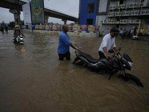 Banjir Merendam India Pascahujan Deras Banjir Merendam India Pascahujan Deras