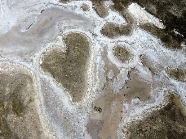 Danau Garam di Turki Mengering, Datarannya Membentuk Hati