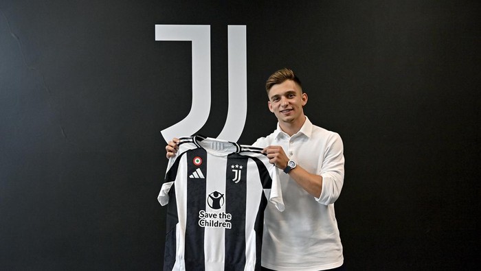 TURIN, ITALY - AUGUST 26: Juventus Unveil New Signing Francisco Conceicao on August 26, 2024 in Turin, Italy.  (Photo by Filippo Alfero - Juventus FC/Juventus FC via Getty Images)