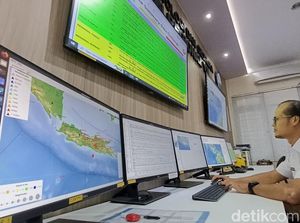 BMKG Catat 12 Gempa Besar di Zona Megathrust Selatan Jawa Medio 1840-2009