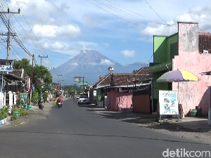 Erupsi 3 Kali, Gunung Semeru Luncurkan Abu Vulkanik hingga 300 Meter