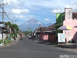 Erupsi 3 Kali, Gunung Semeru Luncurkan Abu Vulkanik hingga 300 Meter