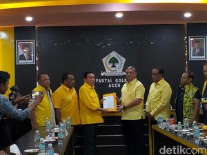 Golkar Resmi Serahkan B1KWK ke Irjen Armia Maju Pilbup Aceh Tamiang Golkar Resmi Serahkan B1KWK ke Irjen Armia Maju Pilbup Aceh Tamiang