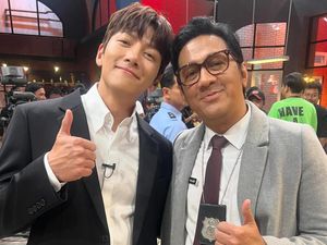 Heboh Ji Chang Wook Singletan di Blok M Hingga Foto Bareng Andre-Raffi Heboh Ji Chang Wook Singletan di Blok M Hingga Foto Bareng Andre-Raffi