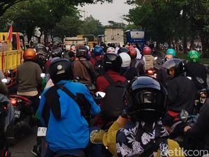 Ada Pengecoran, Jalan Daan Mogot Kalideres Arah Jakarta Macet Panjang
