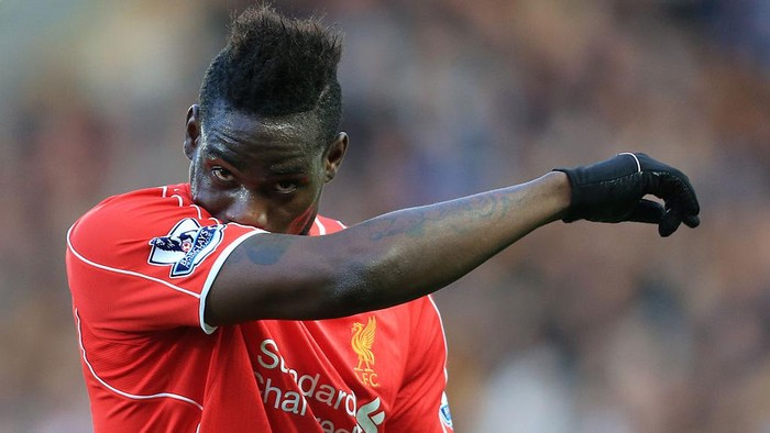 HULL, ENGLAND - APRIL 28: Mario Balotelli of Liverpool looks dejected during the Barclays Premier League match between Hull City and Liverpool at the KC Stadium on April 28, 2015 in Hull, England. (Photo by Simon Stacpoole/Mark Leech Sports Photography/Getty Images)