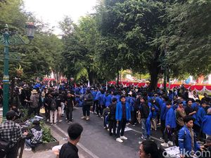 Massa Jogja Memanggil Bubar dengan Tertib, Lalin di Malioboro Lancar Lagi Massa Jogja Memanggil Bubar dengan Tertib, Lalin di Malioboro Lancar Lagi