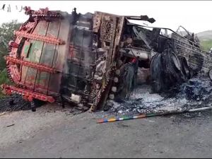 Pemberontak di Pakistan Serang Kendaraan di Jalan Raya, 39 Orang Tewas Pemberontak di Pakistan Serang Kendaraan di Jalan Raya, 39 Orang Tewas