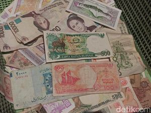 Ada Uang Kuno Hingga Uang Bhutan di Pasar Loak Jatinegara, Berapa Harganya? Ada Uang Kuno Hingga Uang Bhutan di Pasar Loak Jatinegara, Berapa Harganya?