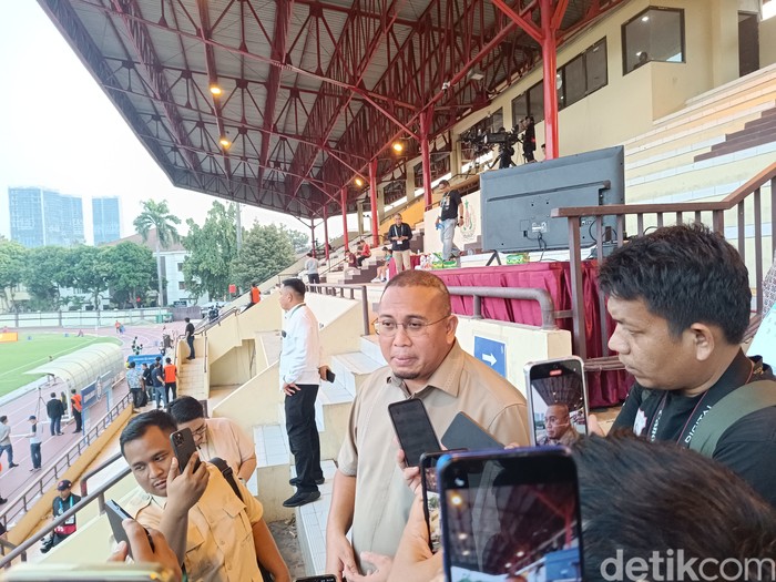 Pembina Semen Padang Andre Rosiade