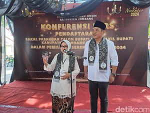 Petahana Mundjidah-Sumrambah Jadi yang Pertama Daftar ke KPU Jombang Petahana Mundjidah-Sumrambah Jadi yang Pertama Daftar ke KPU Jombang