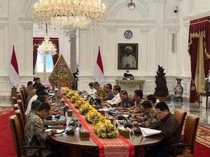 Jokowi Gelar Rapat Terbatas Penanganan Mpox, Airlangga hingga Pramono Hadir Jokowi Gelar Rapat Terbatas Penanganan Mpox, Airlangga hingga Pramono Hadir