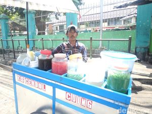 Cerita Didi Jual Es Cuwing Pakai Resep Warisan Orang Tua