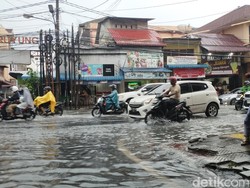 Diguyur Hujan Deras, Sejumlah Ruas Jalan di Kota Medan Banjir!