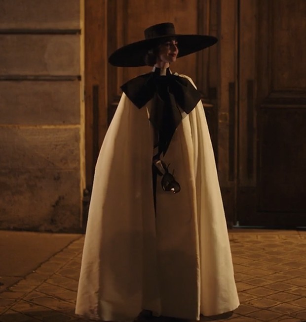 Tambahan Jubah untuk Gaun/Foto: ujackets.com