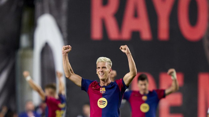 MADRID, SPAIN - AUGUST 27: Dani Olmo of FC Barcelona celebrates victory after the game the La Liga match between Rayo Vallecano and FC Barcelona at Estadio de Vallecas on August 27, 2024 in Madrid, Spain. (Photo by Diego Souto/Getty Images)