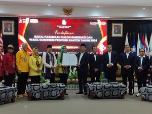 Airin-Ade Resmi Daftar Jadi Cagub-Cawagub ke KPU Banten Airin-Ade Resmi Daftar Jadi Cagub-Cawagub ke KPU Banten