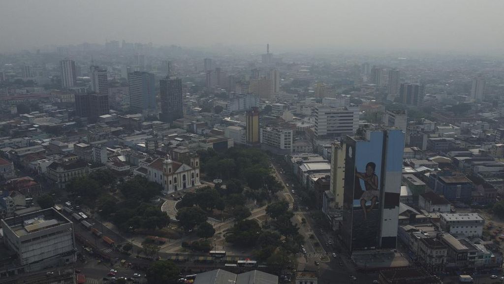 Asap Kebakaran Hutan Selimuti Wilayah Manaus Brasil Asap Kebakaran Hutan Selimuti Wilayah Manaus Brasil