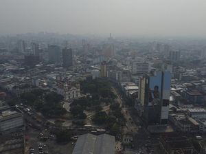 Asap Kebakaran Hutan Selimuti Wilayah Manaus Brasil Asap Kebakaran Hutan Selimuti Wilayah Manaus Brasil