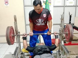 Jelang PON 2024, Atlet Angkat Berat DIY Rismanto Maksimalkan Bench Press Jelang PON 2024, Atlet Angkat Berat DIY Rismanto Maksimalkan Bench Press