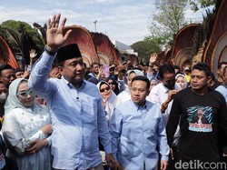 Ipong-Luhur Daftar ke KPU Ponorogo Diiringi Puluhan Reog