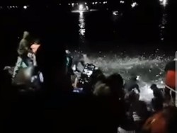 Momen Ikan-ikan Naik ke Permukaan di Pesisir Pantai Selatan Jabar