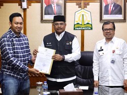 Ditegur Pj Gubernur Aceh, Kontraktor Pulangkan Mbak Rara Pawang Hujan