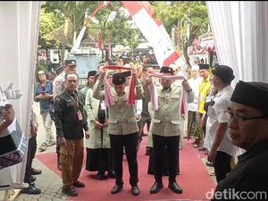 Gus Haris-Lora Fahmi Daftar ke KPU Diiringi 56 Ribu Pendukung Gus Haris-Lora Fahmi Daftar ke KPU Diiringi 56 Ribu Pendukung