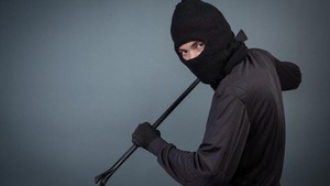 Polisi Usut Maling Viral Pecahkan Kaca Mobil di Perumahan Bogor