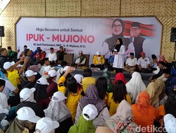 Deklarasi Jelang Pendaftaran, Ipuk-Mujiono Diantar 1.800 Pendukung