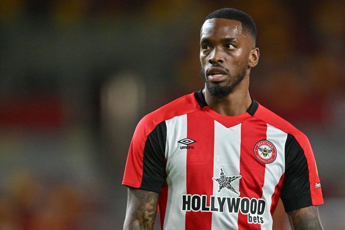Brentford dan Bisnis Striker