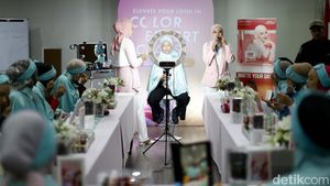 Foto 14 Finalis Emeron Hijab Hunt 2024 Ikuti Kelas Makeup dan Personal Color