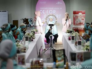 Foto 14 Finalis Emeron Hijab Hunt 2024 Ikuti Kelas Makeup dan Personal Color Foto 14 Finalis Emeron Hijab Hunt 2024 Ikuti Kelas Makeup dan Personal Color