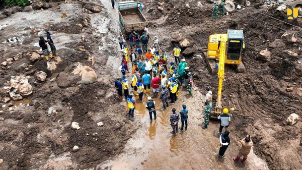 PUPR Terjunkan Alat Berat Tangani Kerusakan Infrastruktur di Ternate
