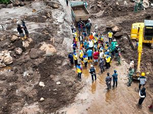 PUPR Terjunkan Alat Berat Tangani Kerusakan Infrastruktur di Ternate