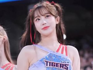 7 Foto Lee Ju Eun, Cheerleader Cantik Korea Jogetnya Viral Jadi Parodi TikTok