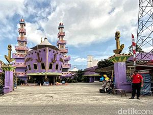 Uniknya Masjid di Sukabumi, Berbentuk Perahu-Berwarna Ungu Uniknya Masjid di Sukabumi, Berbentuk Perahu-Berwarna Ungu