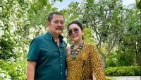 7 Foto Mayangsari Liburan Bareng Suami, Stylish Dengan Dress Motif Leopard