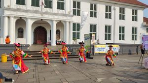 Potret Siswa SMKN 57 Jakarta Melestarikan Seni Tari Betawi
